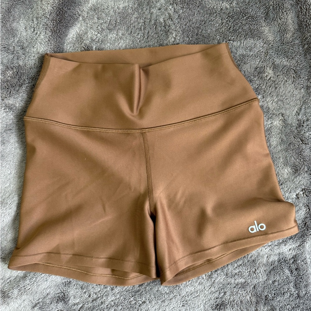 ALO Yoga Women's Tan Bike Shorts